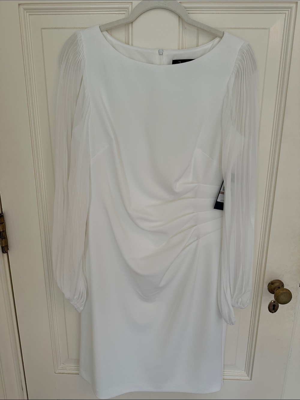Jessica Howard White Long-Sleeve Pleated-Sleeve Sheath Dress